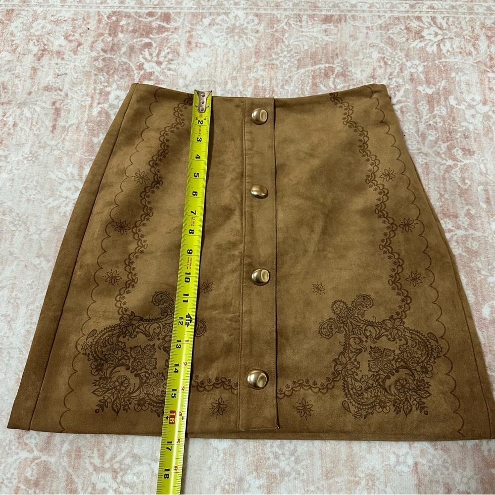 Commense Suede Detailed Buttoned Mini Skirt - Picture 9 of 10